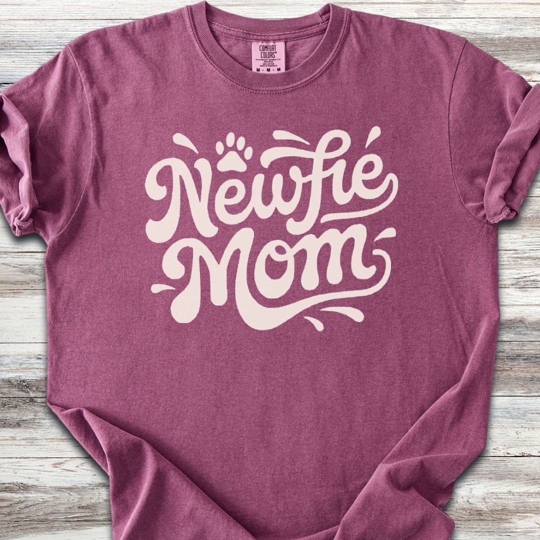 Newfoundland Groovy Mom T-Shirt
