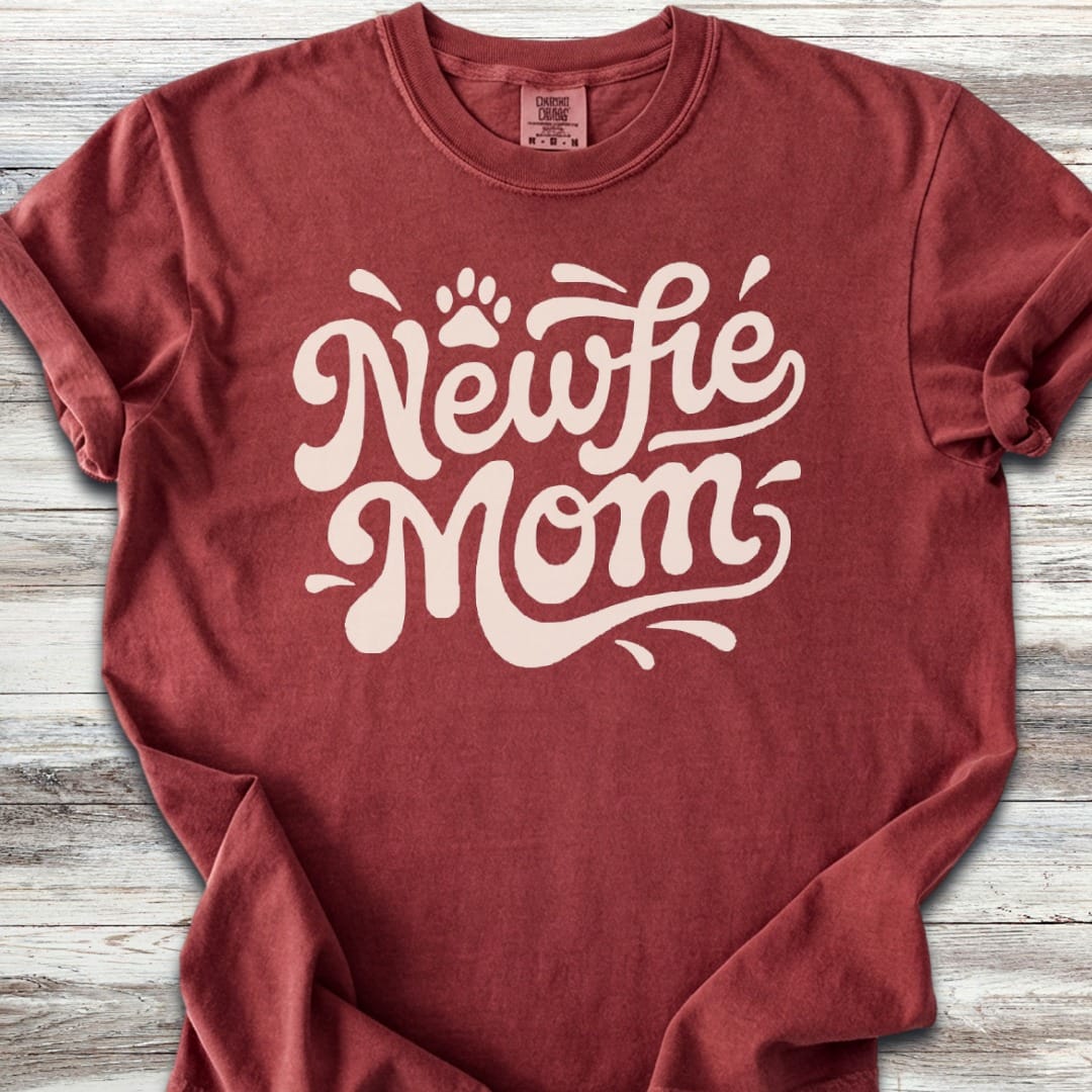 Newfoundland Groovy Mom T-Shirt