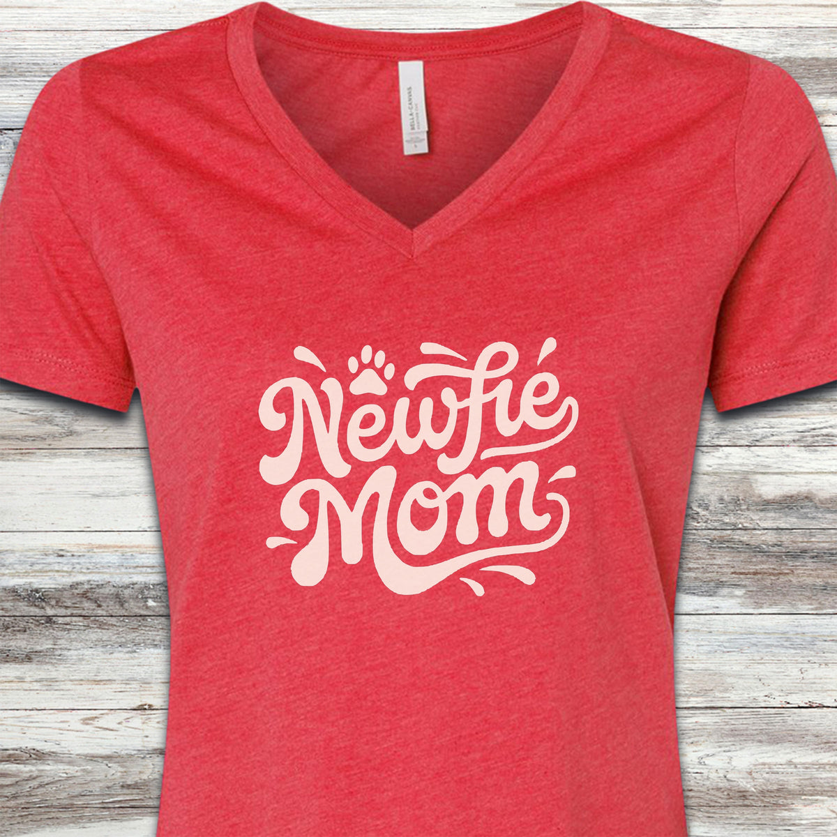 Newfoundland Groovy Mom V-Neck Tee - Heather Red