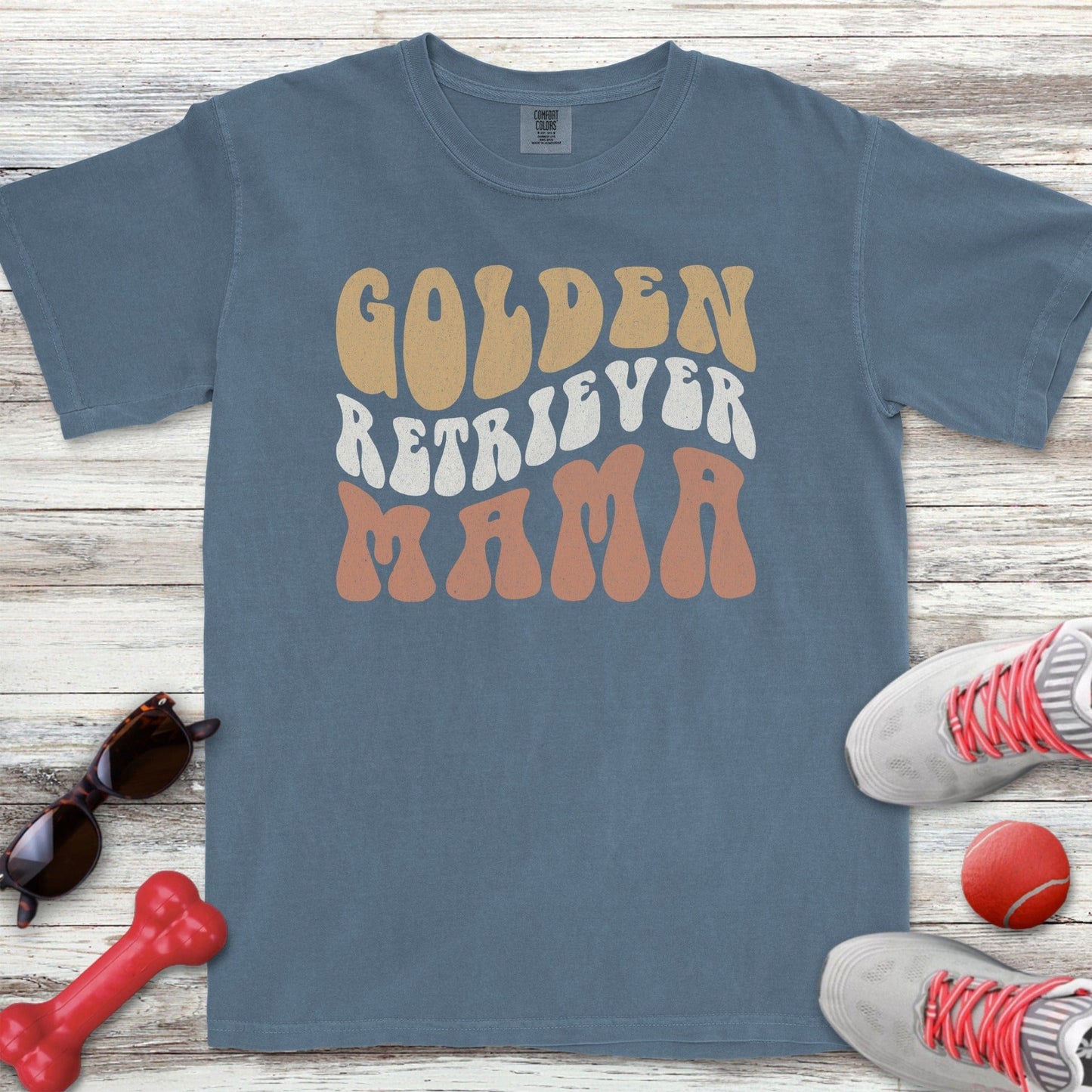 Golden Retriever Mama Retro T-Shirt
